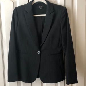 Beautiful trendy Black blazer with notched collar and slip pockets